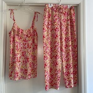 OSCAR DE LA RENTA Pink Label flowered sleepwear set. Size small. Brand new. 🌸🌺